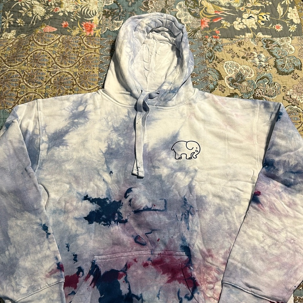 NWT Ivory Ella Ice Dye Classic Sweatshirt